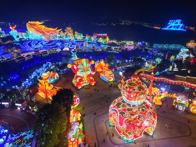 (260123) -- ZIGONG, Jan. 23, 2026 (Xinhua) -- An aerial drone photo taken on Jan. 23, 2026 shows lanterns during the 32nd Zigong International Dinosaur Lantern Show in Zigong, southwest China's Sichuan Province. All lanterns displayed at the show were lit up on Friday evening. This year's show features 11  groups of large light sets and more than 200 groups of small and medium-sized light sets. (Xinhua/Wang Xi)