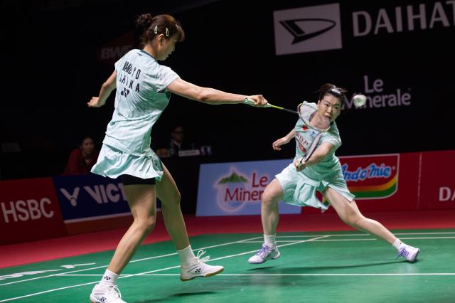 (260123) -- JAKARTA, Jan. 23, 2026 (Xinhua) -- Luo Xumin (R)/Wang Yiduo compete during the women's doubles quarterfinal match between Luo Xumin/Wang Yiduo of China and Rachel Allessya Rose/Febi Setianingrum of Indonesia at the Indonesia Masters 2026 badminton tournament in Jakarta, Indonesia, Jan. 23, 2026. (Xinhua/Veri Sanovri)