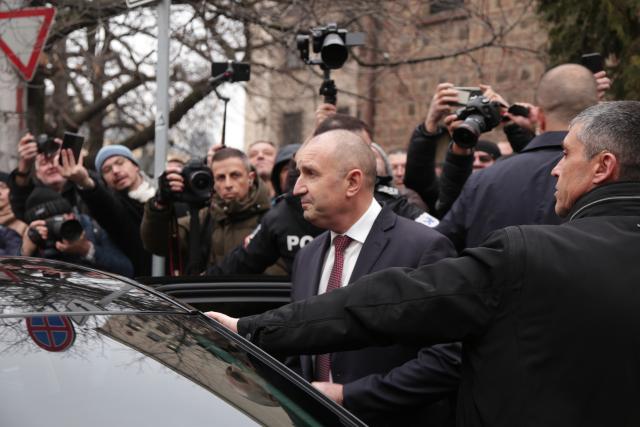 (260123) -- SOFIA, Jan. 23, 2026 (Xinhua) -- Rumen Radev leaves the presidential building in Sofia, Bulgaria, Jan. 23, 2026. The Constitutional Court of the Republic of Bulgaria on Friday approved the resignation of President Rumen Radev, which he submitted on Tuesday, the court said on its website.
   According to the Bulgarian Constitution, Vice President Iliana Iotova will assume the presidency for the remainder of the term, which expires in January 2027. (Xinhua/Lin Hao)