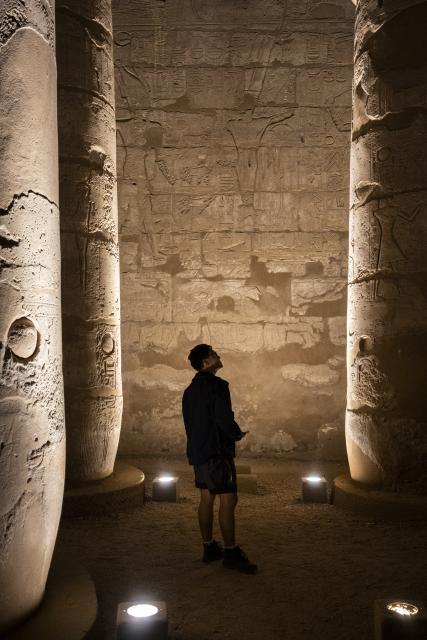 (260123) -- LUXOR, Jan. 23, 2026 (Xinhua) -- A tourist visits the Luxor Temple at night in Luxor, Egypt, Jan. 23, 2026. (Xinhua/Xin Mengchen)