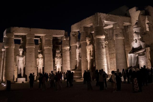 (260123) -- LUXOR, Jan. 23, 2026 (Xinhua) -- Tourists visit the Luxor Temple at night in Luxor, Egypt, Jan. 23, 2026. (Xinhua/Xin Mengchen)