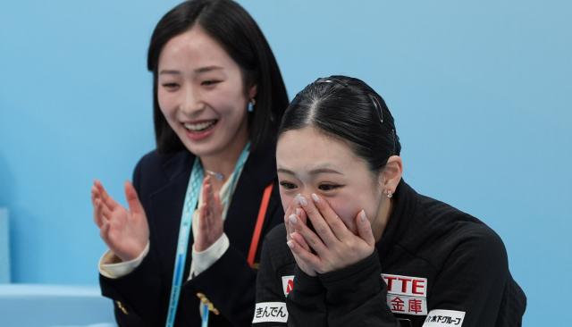 (260124) -- BEIJING, Jan. 24, 2026 (Xinhua) -- Aoki Yuna (R) of Japan reacts after the women's free skating at the ISU Four Continents Figure Skating Championships in Beijing, China, Jan. 23, 2026. (Xinhua/Xie Han)