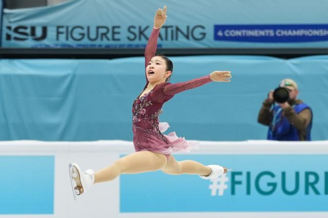 (260124) -- BEIJING, Jan. 24, 2026 (Xinhua) -- Chiba Mone of Japan performs during the women's free skating at the ISU Four Continents Figure Skating Championships in Beijing, China, Jan. 23, 2026. (Xinhua/Xie Han)