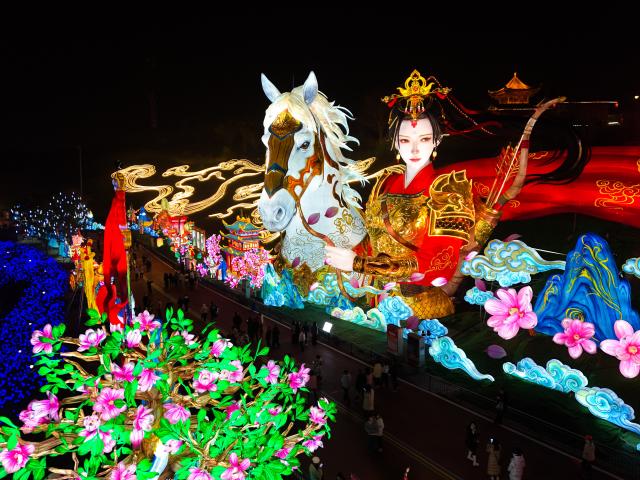 (260124) -- BEIJING, Jan. 24, 2026 (Xinhua) -- An aerial drone photo taken on Jan. 23, 2026 shows lanterns during the 32nd Zigong International Dinosaur Lantern Show in Zigong, southwest China's Sichuan Province. All lanterns displayed at the show were lit up on Friday evening. This year's show features 11 groups of large light sets and more than 200 groups of small and medium-sized light sets. (Xinhua/Wang Xi)