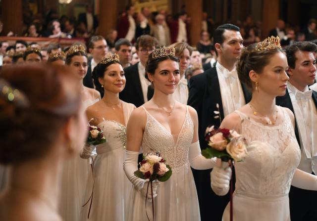 (260124) -- BEIJING, Jan. 24, 2026 (Xinhua) -- Debutants attend the 83rd Vienna Philharmonic Ball in Vienna, Austria, Jan. 22, 2026. (Xinhua/He Canling)