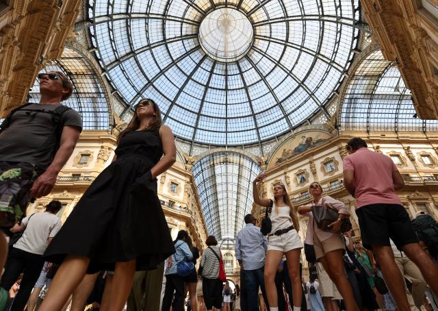 (260124) -- MILAN, Jan. 24, 2026 (Xinhua) -- People walk past the Galleria Vittorio Emanuele II in Milan, Italy, Sept. 19, 2025. The 2026 Milan-Cortina Olympic Winter Games will run from February 6 to 22. (Xinhua/Li Jing)
