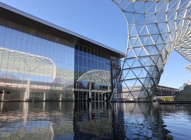 (260124) -- MILAN, Jan. 24, 2026 (Xinhua) -- This photo taken on Nov. 3, 2025 shows the Milano Speed Skating Stadium under renovation at Fiera Milano Rho exhibition centre in Milan, Italy. The 2026 Milan-Cortina Olympic Winter Games will run from February 6 to 22. (Xinhua/Li Jing)