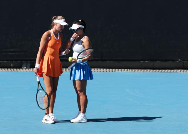 (260124) -- MELBOURNE, Jan. 24, 2026 (Xinhua) -- Guo Hanyu (R)/Kristina Mladenovic talk with each other during the women's doubles 2nd round match between Guo Hanyu (China)/Kristina Mladenovic (France) and Clara Tauson (Denmark)/Anastasia Pavlyuchenkova (Russia) at the Australian Open tennis tournament in Melbourne, Australia, Jan. 24, 2026. (Xinhua/Ma Ping)