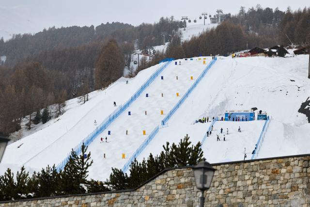 (260124) -- LIVIGNO, Jan. 24, 2026 (Xinhua) -- Athletes practice in the Livigno Aerials & Moguls Park in Livigno, Italy, March 13, 2025. The 2026 Milan-Cortina Olympic Winter Games will run from February 6 to 22. (Xinhua/Li Jing)