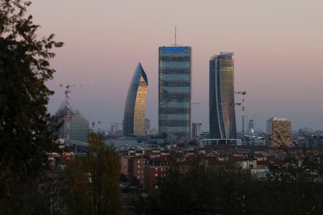 (260124) -- MILAN, Jan. 24, 2026 (Xinhua) -- This photo taken on Nov. 4, 2025 shows a sunset view of Milan, Italy. The 2026 Milan-Cortina Olympic Winter Games will run from February 6 to 22. (Xinhua/Li Jing)