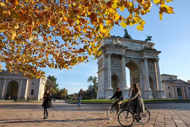 (260124) -- MILAN, Jan. 24, 2026 (Xinhua) -- People walk past the Arco della Pace in Milan, Italy, Nov. 5, 2025. The 2026 Milan-Cortina Olympic Winter Games will run from February 6 to 22. (Xinhua/Li Jing)