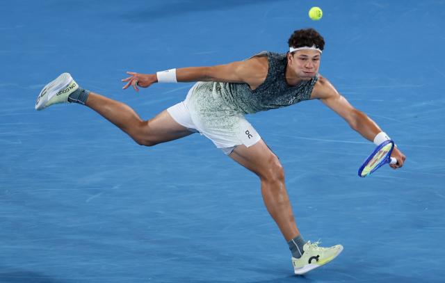 (260124) -- MELBOURNE, Jan. 24, 2026 (Xinhua) -- Ben Shelton of the United States hits a return during the men's singles 3rd round match against Valentin Vacherot of Monaco at the Australian Open 2026 tennis tournament in Melbourne, Australia, Jan. 24, 2026. (Xinhua/Ma Ping)
