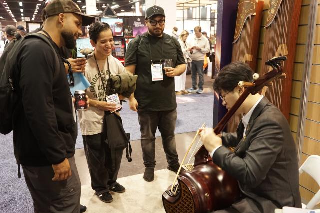 (260124) -- ANAHEIM, Jan. 24, 2026 (Xinhua) -- People visit the booth of Shanghai No. 1 National Musical Instruments Factory during the 2026 National Association of Music Merchants Show at the Anaheim Convention Center in Southern California, the United States, Jan. 22, 2026. TO GO WITH "Roundup: Chinese innovation stands out at leading North American music industry show" (Photo by Zeng Hui/Xinhua)
