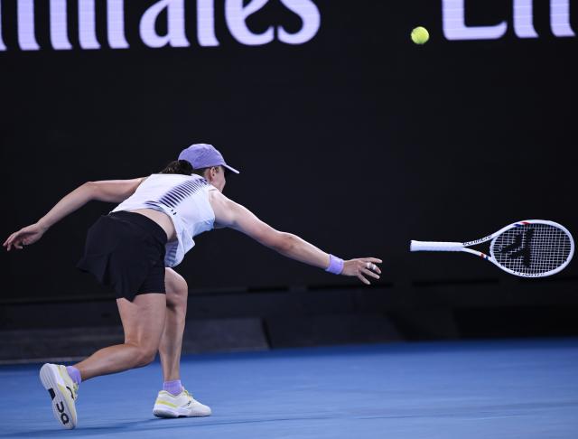 (260124) -- MELBOURNE, Jan. 24, 2026 (Xinhua) -- Iga Swiatek hits a return during the women's singles 3rd round match between Iga Swiatek of Poland and Anna Kalinskaya of Russia at the Australian Open tennis tournament in Melbourne, Australia, Jan. 24, 2026. (Photo by Wang Shen/Xinhua)