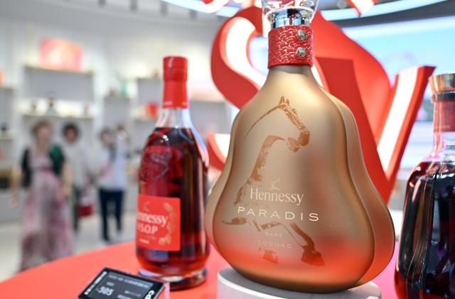 (260124) -- HAIKOU, Jan. 24, 2026 (Xinhua) -- This photo taken on Jan. 24, 2026 shows Year of the Horse themed alcohol at Haikou International Duty Free Shopping Complex in Haikou, south China's Hainan Province. With the Year of the Horse approaching, many international brands have incorporated Chinese zodiac culture and traditional Chinese design elements into their products, launching Year of the Horse editions to compete in the Chinese Lunar New Year market. (Xinhua/Guo Cheng)