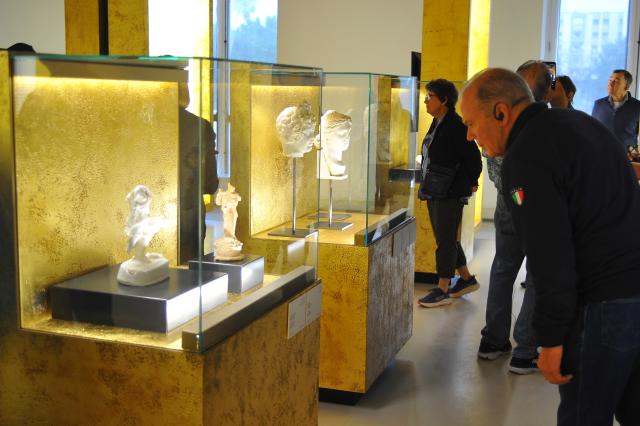 (260124) -- TUNIS, Jan. 24, 2026 (Xinhua) -- People visit an exhibition at the Bardo National Museum in Tunis, capital of Tunisia, Jan. 24, 2026. Featuring archaeological pieces, including sculptures, fragments, terracotta, from the site of Zama, the exhibition inaugurated at the Bardo National Museum on Jan. 21 and will last until July 21. (Photo by Adel Ezzine/Xinhua)