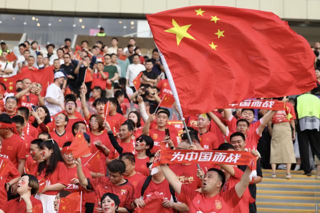 (260124) -- JEDDAH, Jan. 24, 2026 (Xinhua) -- Supporters cheer for Team China before the 2026 AFC U23 Asian Cup final match between China and Japan in Jeddah, Saudi Arabia, Jan. 24, 2026. (Xinhua/Wang Haizhou)