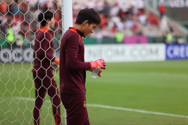 (260124) -- JEDDAH, Jan. 24, 2026 (Xinhua) -- Li Hao (front), goalkeeper of China, is seen before the 2026 AFC U23 Asian Cup final match between China and Japan in Jeddah, Saudi Arabia, Jan. 24, 2026. (Xinhua/Wang Haizhou)