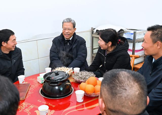 (260124) -- WUHAN, Jan. 24, 2026 (Xinhua) -- Zhao Leji, a member of the Standing Committee of the Political Bureau of the Communist Party of China Central Committee and chairman of the National People's Congress Standing Committee, talks with local farmers in Changling Village of Maoping Town, Zigui County, Yichang City, central China's Hubei Province, Jan. 23, 2026. Zhao made a research tour in central China's Hubei Province from Thursday to Saturday. (Xinhua/Rao Aimin)
