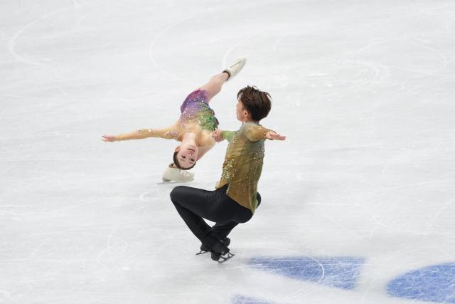 (260125) -- BEIJING, Jan. 25, 2026 (Xinhua) -- Nagaoka Yuna (L)/Moriguchi Sumitada of Japan perform during the pairs free skating at the ISU Four Continents Figure Skating Championships in Beijing, China, Jan. 24, 2026. (Xinhua/Xie Han)