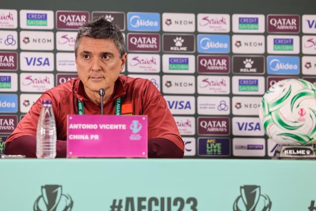 (260124) -- JEDDAH, Jan. 24, 2026 (Xinhua) -- Antonio Puche, head coach of China, attends the press conference after the 2026 AFC U23 Asian Cup final match between China and Japan in Jeddah, Saudi Arabia, Jan. 24, 2026. (Xinhua/Wang Haizhou)