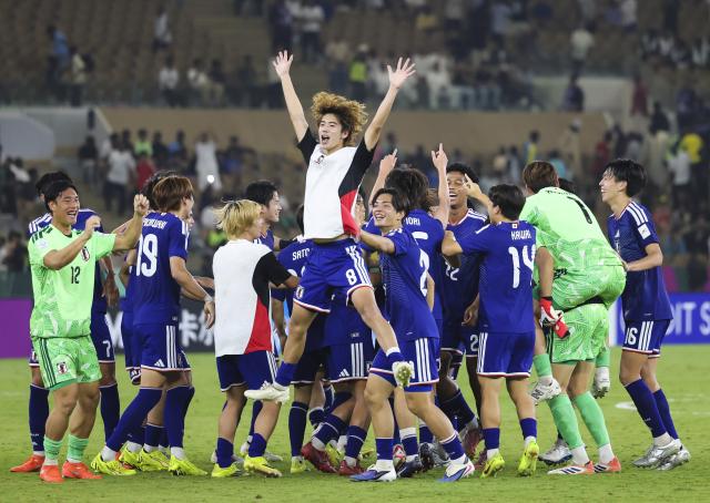 (260124) -- JEDDAH, Jan. 24, 2026 (Xinhua) -- Players of Japan celebrate after winning the 2026 AFC U23 Asian Cup final match between China and Japan in Jeddah, Saudi Arabia, Jan. 24, 2026. (Xinhua/Wang Haizhou)