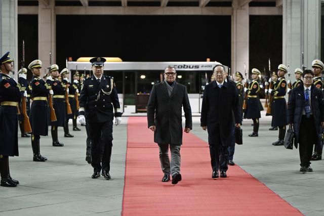 (260125) -- BEIJING, Jan. 25, 2026 (Xinhua) -- Finnish Prime Minister Petteri Orpo arrives in Beijing, capital of China, Jan. 25, 2026. Orpo arrived here on Sunday for an official visit to China through Wednesday. (Xinhua/Dai Tianfang)