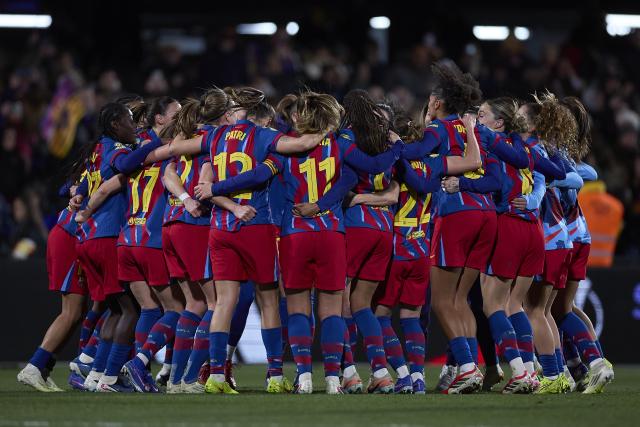 (260125) -- CASTELLON, Jan. 25, 2026 (Xinhua) -- Players of Barcelona celebrate the victory after the final of Spanish Women's Super Cup between Barcelona and Real Madrid in Castellon, Spain, Jan. 24, 2026. (Str/Xinhua)
