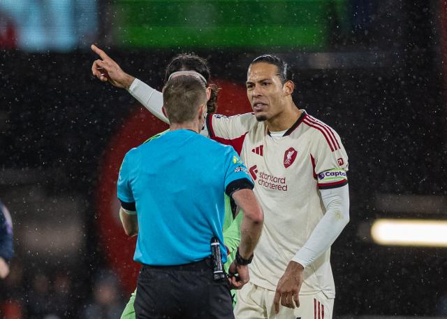 (260125) -- BOURNEMOUTH, Jan. 25, 2026 (Xinhua) -- Liverpool's captain Virgil van Dijk (R) speaks to the referee after Bournemouth score the winning goal in the 95th minute during the English Premier League match between Bournemouth and Liverpool in Bournemouth, Britain, on Jan. 24, 2026. (Xinhua)
FOR EDITORIAL USE ONLY. NOT FOR SALE FOR MARKETING OR ADVERTISING CAMPAIGNS. NO USE WITH UNAUTHORIZED AUDIO, VIDEO, DATA, FIXTURE LISTS, CLUB/LEAGUE LOGOS OR "LIVE" SERVICES. ONLINE IN-MATCH USE LIMITED TO 45 IMAGES, NO VIDEO EMULATION. NO USE IN BETTING, GAMES OR SINGLE CLUB/LEAGUE/PLAYER PUBLICATIONS.