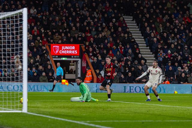 (260125) -- BOURNEMOUTH, Jan. 25, 2026 (Xinhua) -- Bournemouth's Alex Jimenez (2nd R) scores the second goal during the English Premier League match between Bournemouth and Liverpool in Bournemouth, Britain, on Jan. 24, 2026. (Xinhua)
FOR EDITORIAL USE ONLY. NOT FOR SALE FOR MARKETING OR ADVERTISING CAMPAIGNS. NO USE WITH UNAUTHORIZED AUDIO, VIDEO, DATA, FIXTURE LISTS, CLUB/LEAGUE LOGOS OR "LIVE" SERVICES. ONLINE IN-MATCH USE LIMITED TO 45 IMAGES, NO VIDEO EMULATION. NO USE IN BETTING, GAMES OR SINGLE CLUB/LEAGUE/PLAYER PUBLICATIONS.