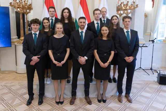(260125) -- BUDAPEST, Jan. 25, 2026 (Xinhua) -- Members of the Hungarian Winter Olympic Team pose during an oath-taking ceremony for the upcoming Milan-Cortina 2026 Winter Olympic Games in Budapest, Hungary, on Jan. 24, 2026. (Photo by Attila Volgyi/Xinhua)