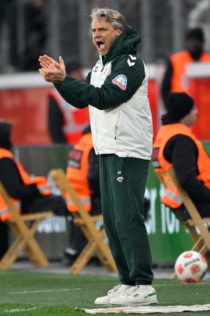 (260125) -- LEVERKUSEN, Jan. 25, 2026 (Xinhua) -- Werder Bremen's head coach Horst Steffen gestures during the German first division Bundesliga football match between Bayer 04 Leverkusen and SV Werder Bremen in Leverkusen, Germany, Jan. 24, 2026. (Photo by Ulrich Hufnagel/Xinhua)