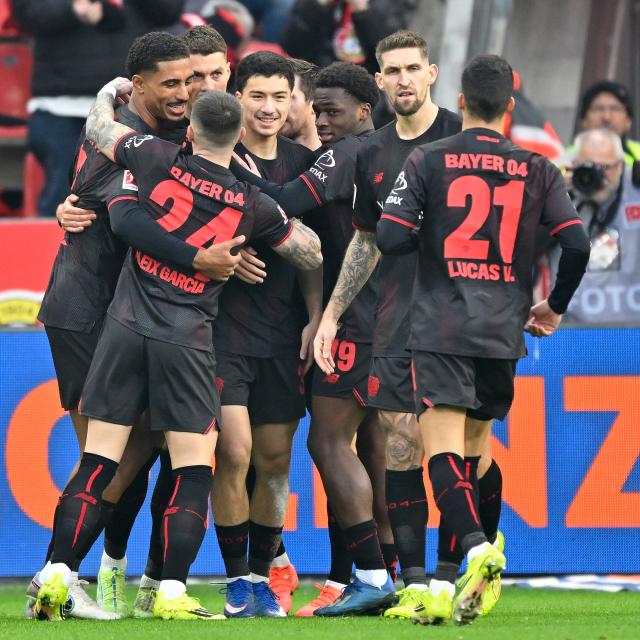 (260125) -- LEVERKUSEN, Jan. 25, 2026 (Xinhua) -- Players of Bayer 04 Leverkusen celebrate scoring during the German first division Bundesliga football match between Bayer 04 Leverkusen and SV Werder Bremen in Leverkusen, Germany, Jan. 24, 2026. (Photo by Ulrich Hufnagel/Xinhua)