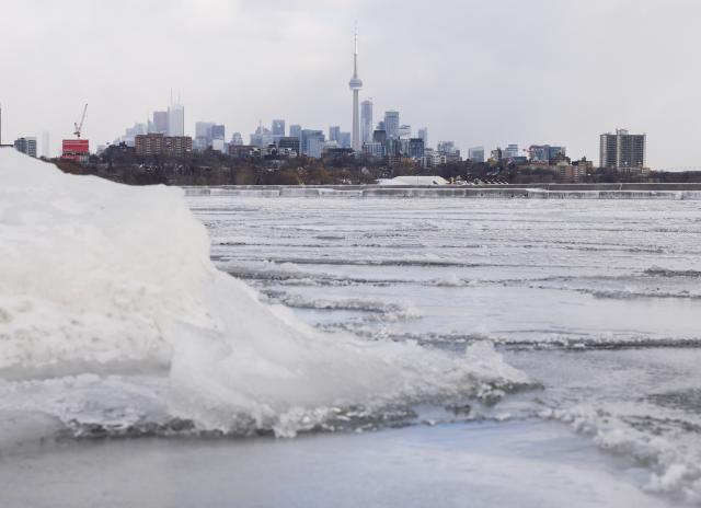 (260125) -- TORONTO, Jan. 25, 2026 (Xinhua) -- This photo taken on Jan. 24, 2026 shows the frozen Lake Ontario in Toronto, Canada. The City of Toronto issued an extreme cold warning from Friday to Saturday, with wind chill values ranging from minus 30 to minus 33 degrees Celsius. (Photo by Zou Zheng/Xinhua)