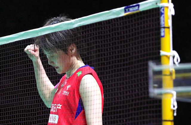 (260125) -- JAKARTA, Jan. 25, 2026 (Xinhua) -- Chen Yufei celebrates after winning the women's singles final match against Pitchamon Opatniputh of Thailand at the Indonesia Masters 2026 badminton tournament in Jakarta, Indonesia, Jan. 25, 2026. (Xinhua/Cen Yunpeng)