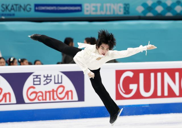 (260125) -- BEIJING, Jan. 25, 2026 (Xinhua) -- Cha Junhwan of South Korea performs during the men's free skating at the ISU Four Continents Figure Skating Championships in Beijing, China, Jan. 25, 2026. (Xinhua/Zhang Chenlin)