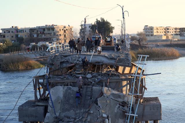 (260125) -- RAQQA, Jan. 25, 2026 (Xinhua) -- A damaged bridge is seen in Raqqa, northern Syria, Jan. 20, 2026. TO GO WITH "Feature: From war to wary hope, Syrians in Raqqa look to peace after years of conflict" (Str/Xinhua)