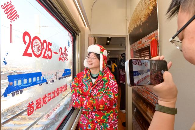 (260125) -- HARBIN, Jan. 25, 2026 (Xinhua) -- A passenger poses for photos on the Train Y783 in northeast China's Heilongjiang Province, Jan. 25, 2026. Train Y783, a themed tourism train bound for Yabuli featuring travel photography services, was inaugurated Sunday in Harbin. It marks the company's first offering of its kind this year. Operated by China Railway Harbin Group Co., Ltd., the train allows passengers to dress in diverse costumes and avail themselves of photography services. (Photo by Yuan Yong/Xinhua)