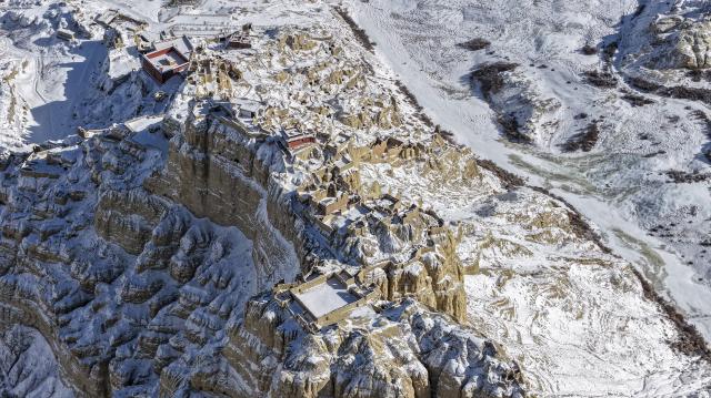 (260125) -- NGARI, Jan. 25, 2026 (Xinhua) -- This aerial drone photo shows the ruins of the Guge Kingdom in Zanda county of Ngari prefecture, southwest China's Xizang Autonomous Region, Jan. 24, 2026. (Photo by Tinzen Tseten/Xinhua)
