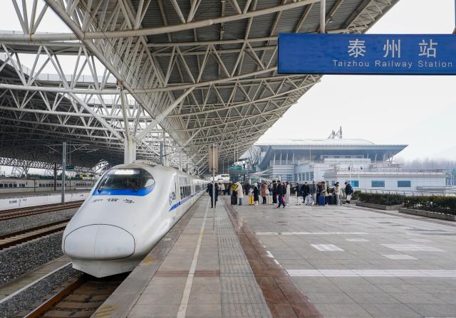 (260125) -- BEIJING, Jan. 25, 2026 (Xinhua) -- Passengers prepare to board a bullet train at Taizhou Railway Station in Taizhou City, east China's Jiangsu Province. A new train schedule will be put into effect in China from Jan. 26. 2026. (Photo by Zhou Shegen/Xinhua)