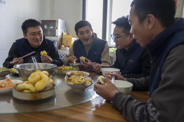 (260125) -- NAGQU, Jan. 25, 2026 (Xinhua) -- Workers have dinner at Za'gya Zangbo signal maintenance section in Amdo County, Nagqu, southwest China's Xizang Autonomous Region, Jan. 24, 2026. Perched at an altitude of 4,886 meters, the Za'gya Zangbo signal maintenance section in Amdo County is the world's highest railway signal maintenance section. Fierce winds and bitter cold prevail in the area, where temperatures often drop below minus 30 degrees Celsius.
   Since its establishment in 2018, the section has been responsible for maintaining and repairing signal equipment at three high-altitude stations -- Tanggula South, Za'gya Zangbo and Xuechama. Ten young workers from various ethnic groups, including the Han, Tibetan and Mongolian, are currently on duty here. With an average age of under 32, they brave extreme conditions to keep the railway operating safely, ensuring the smooth flow of trains during the upcoming Spring Festival travel rush and the long term. (Xinhua/Tenzing Nima Qadhup)