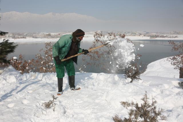 (260126) -- BEIJING, Jan. 26, 2026 (Xinhua) -- A resident cleans up snow in Paghman district, Kabul, Afghanistan, Jan. 25, 2026. At least 61 people were killed and 110 others injured due to heavy snowfall and rains across Afghanistan on Wednesday and Thursday, the National Disaster Management Authority (NDMA) said in a statement on Saturday.
   In addition to the human losses, the storms have completely or partially destroyed 458 homes, the NDMA added. (Photo by Saifurahman Safi/Xinhua)