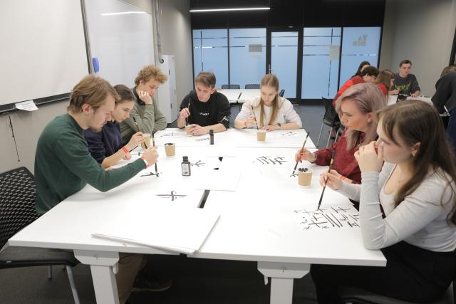 (260126) -- ST. PETERSBURG, Jan. 26, 2026 (Xinhua) -- Students learn Chinese calligraphy at the St. Petersburg campus of the National Research University Higher School of Economics, in St. Petersburg, Russia, on Jan. 25, 2026. January 25 marks the Russian Students' Day. The St. Petersburg campus of the National Research University Higher School of Economics hosted a wide range of activities, including academic lectures, corporate presentations, exhibitions, and intellectual games, to celebrate this holiday for young people. (Photo by Irina Motina/Xinhua)