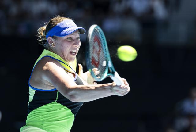 (260126) -- MELBOURNE, Jan. 26, 2026 (Xinhua) -- Amanda Anisimova of the United States hits a return during the women's singles 4th round match between Wang Xinyu of China and Amanda Anisimova of the United States at the Australian Open tennis tournament in Melbourne, Australia, Jan. 26, 2026. (Photo by Hu Jingchen/Xinhua)