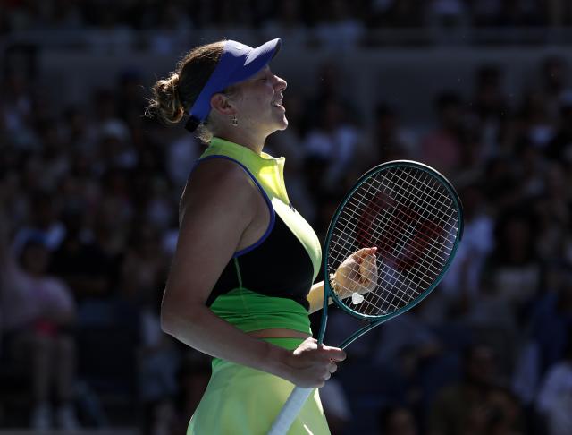 (260126) -- MELBOURNE, Jan. 26, 2026 (Xinhua) -- Amanda Anisimova of the United States celebrate after the women's singles 4th round match between Wang Xinyu of China and Amanda Anisimova of the United States at the Australian Open tennis tournament in Melbourne, Australia, Jan. 26, 2026. (Xinhua/Ma Ping)