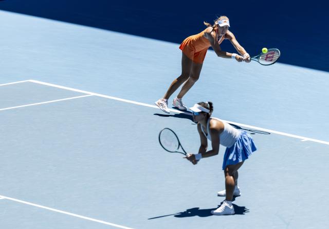 (260126) -- MELBOURNE, Jan. 26, 2026 (Xinhua) -- Guo Hanyu (front)/Kristina Mladenovic compete during the women's doubles 3rd round match between Guo Hanyu  (China)/Kristina Mladenovic (France) and Kimberley Birrell/Talia Gibson of Australia at the Australian Open tennis tournament in Melbourne, Australia, Jan. 26, 2026. (Photo by Hu Jingchen/Xinhua)