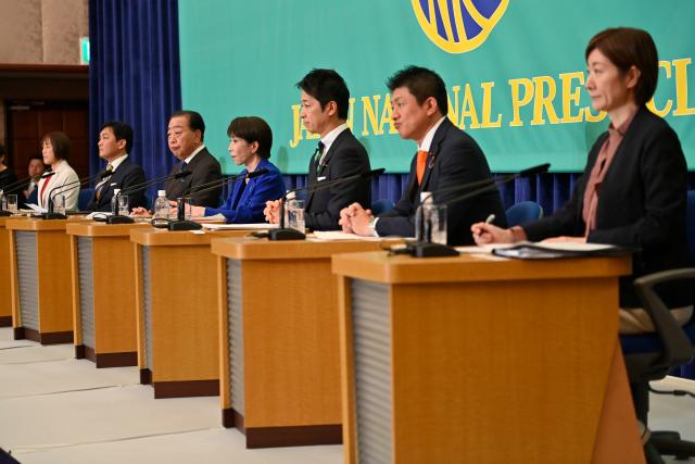(260126) -- TOKYO, Jan. 26, 2026 (Xinhua) -- Japanese Prime Minister Sanae Takaichi (4th R) attends a party leaders' debate in Tokyo, Japan, on Jan. 26, 2026. Takaichi said on Monday she would step down immediately if the ruling bloc fails to secure a majority in the upcoming House of Representatives election.
   Takaichi, who also serves as president of the ruling Liberal Democratic Party, made the remarks during a party leaders' debate on Monday. (David Mareuil/Pool via Xinhua)