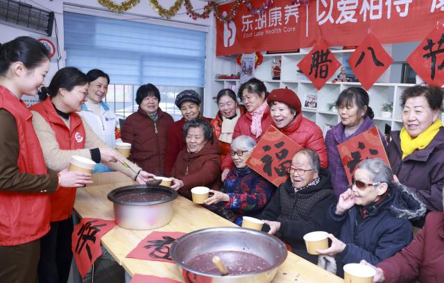 (260126) -- BEIJING, Jan. 26, 2026 (Xinhua) -- Elderly residents taste Laba porridge at a community-based activity center for the elderly in Wuhan, central China's Hubei Province, on Jan. 25, 2026. Various activities were held across the country to celebrate the Laba Festival that falls on Jan. 26 this year. (Photo by Zhao Jun/Xinhua)