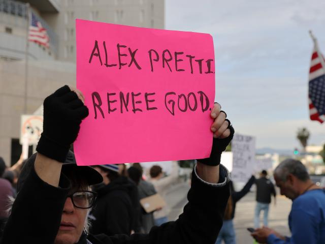 (260126) -- LOS ANGELES, Jan. 26, 2026 (Xinhua) -- A protester holds a placard during a rally against the U.S. Immigration and Customs Enforcement (ICE) near the Metropolitan Detention Center in downtown Los Angeles, California, the United States, on Jan. 25, 2026. A Minnesota resident was fatally shot by ICE agents on Saturday.
  The victim, Alex Jeffrey Pretti, was a 37-year-old intensive care unit nurse and U.S. citizen who lived in Minneapolis, the state's largest city. (Xinhua)