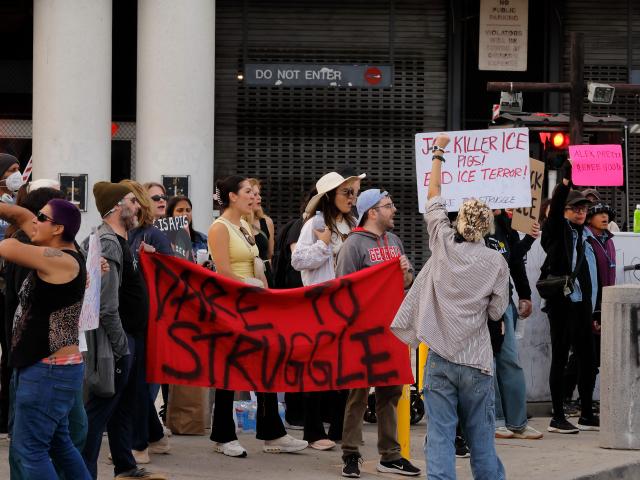 (260126) -- LOS ANGELES, Jan. 26, 2026 (Xinhua) -- Protesters attend a rally against the U.S. Immigration and Customs Enforcement (ICE) near the Metropolitan Detention Center in downtown Los Angeles, California, on Jan. 25, 2026. A Minnesota resident was fatally shot by ICE agents on Saturday.
  The victim, Alex Jeffrey Pretti, was a 37-year-old intensive care unit nurse and U.S. citizen who lived in Minneapolis, the state's largest city. (Xinhua)